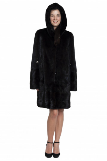 Прямая норковая шуба с капюшоном в черном цвете